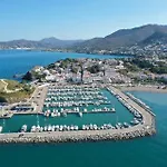 Port De , La Miranda