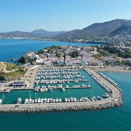 Port De , La Miranda